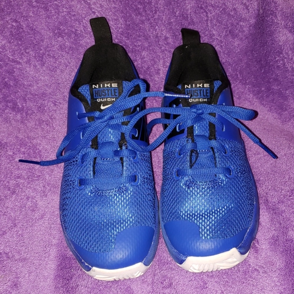 Nike Hustle Quick Basketball Shoes